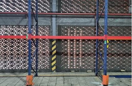 Estrutura porta-pallet com proteção de coluna
